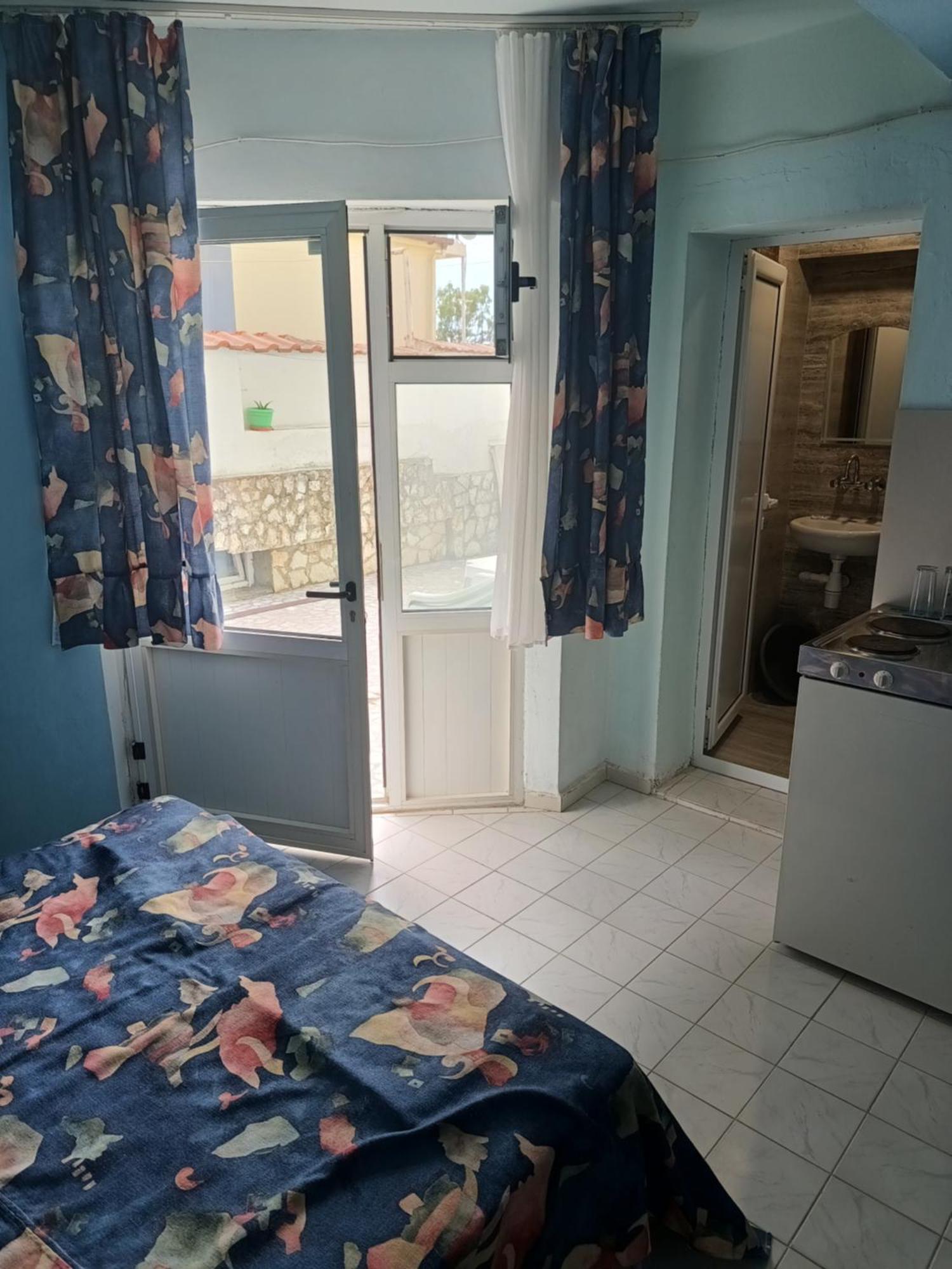 Eli Guest House بالشيك المظهر الخارجي الصورة